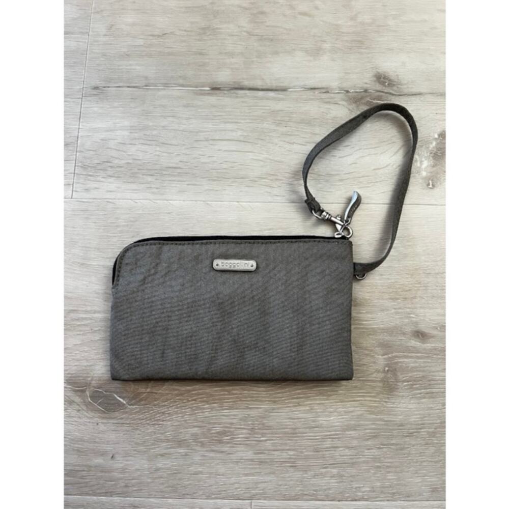 Baggallini Gray RFID Travel Wallet Wristlet Organizer Zip Passport Clutch Case